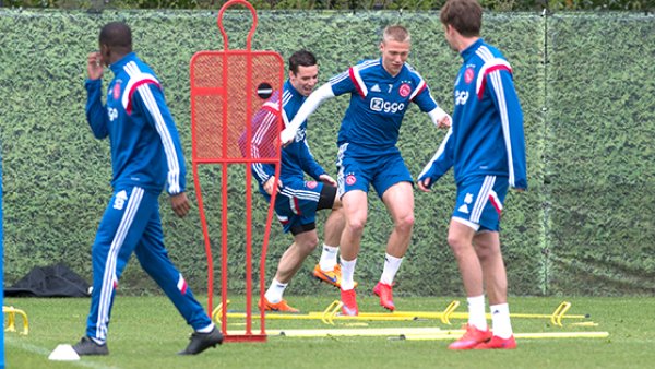 我们期待两 我们期待两