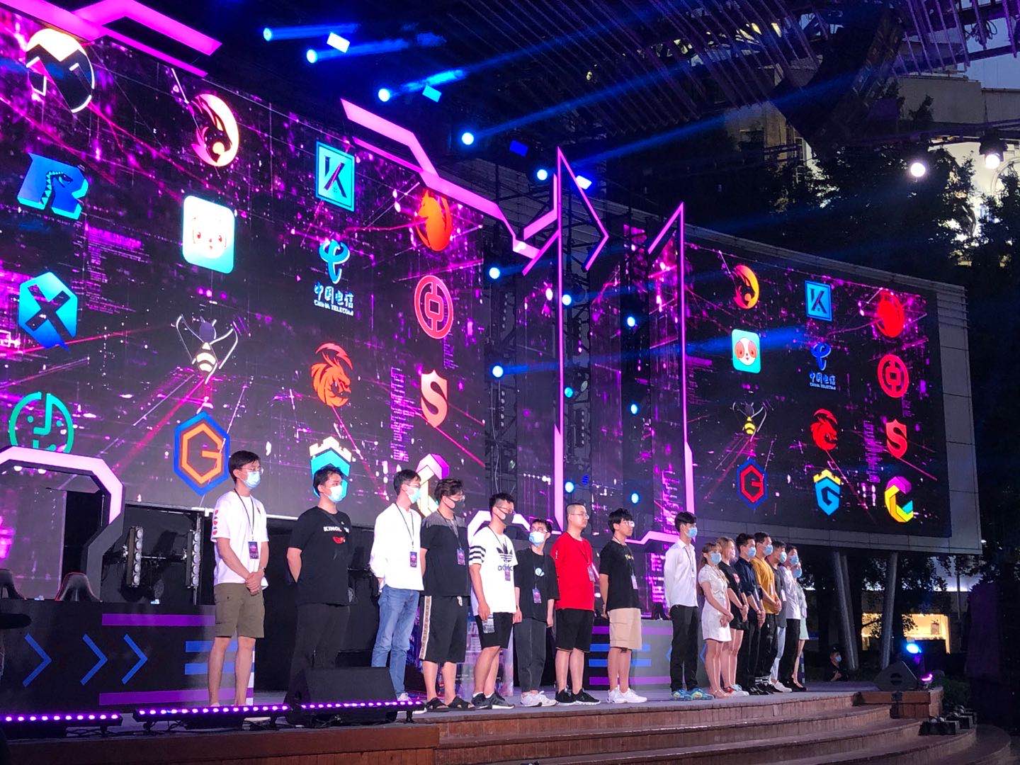 这一指控使 这一指控使